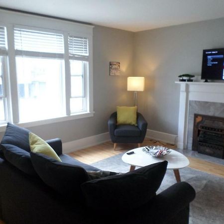 Appartamento Beautiful, Clean, Quiet 2 Br-In Downtown Ottawa. Parking, Wifi And Netflix Included Esterno foto