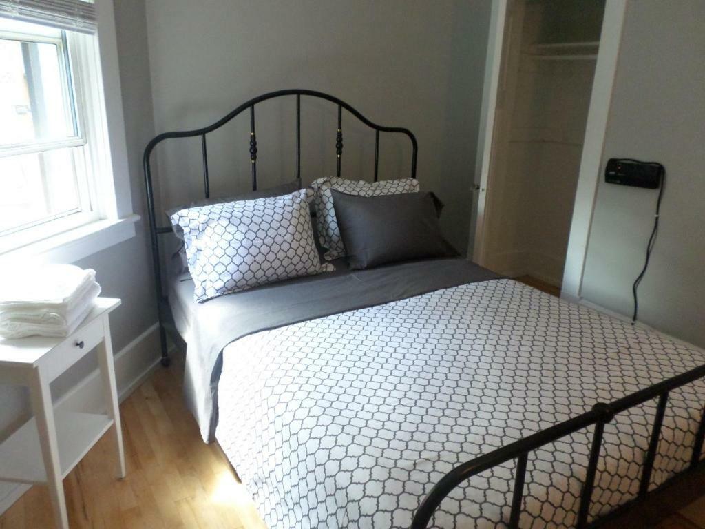 Appartamento Beautiful, Clean, Quiet 2 Br-In Downtown Ottawa. Parking, Wifi And Netflix Included Esterno foto