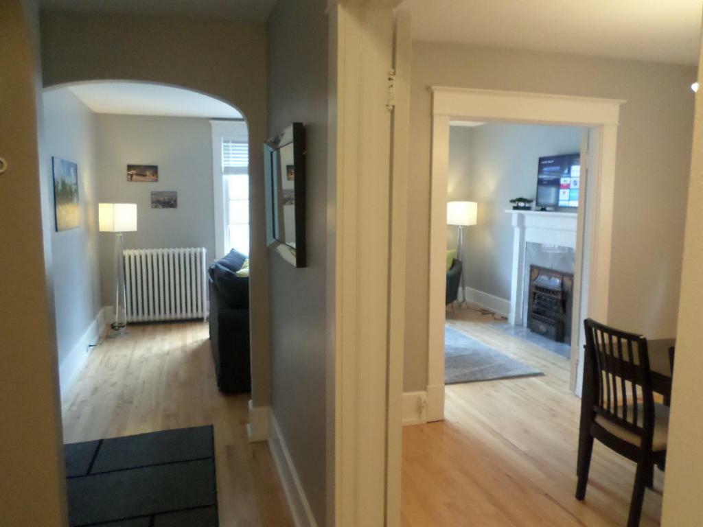 Appartamento Beautiful, Clean, Quiet 2 Br-In Downtown Ottawa. Parking, Wifi And Netflix Included Esterno foto