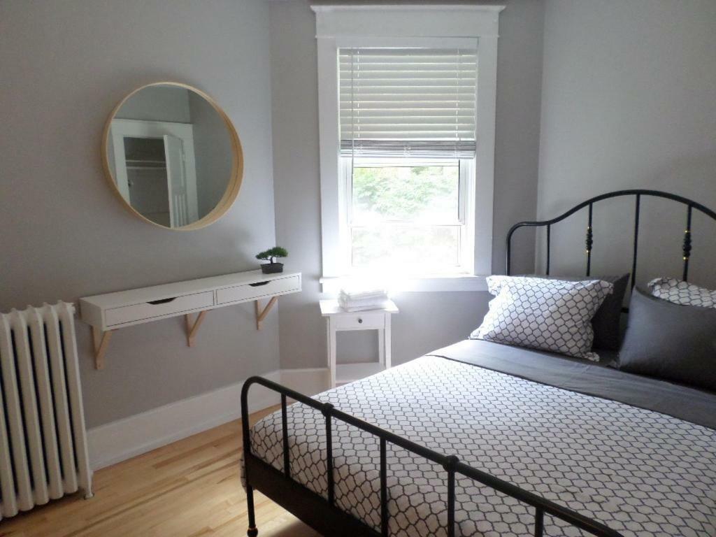 Appartamento Beautiful, Clean, Quiet 2 Br-In Downtown Ottawa. Parking, Wifi And Netflix Included Esterno foto