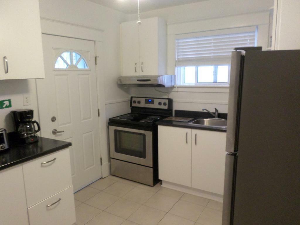 Appartamento Beautiful, Clean, Quiet 2 Br-In Downtown Ottawa. Parking, Wifi And Netflix Included Esterno foto